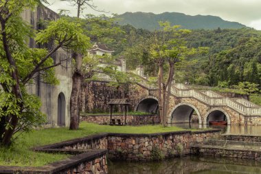 Quang Ninh Vietnam 'daki Miras Yen Tu' nun MGaleri parkının detaylı manzarası.