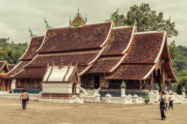 Luang Prabang yarımadasının kuzey ucundaki Wat Xieng Thong Sim Budist tapınağı