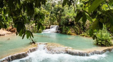 Kuang Si Şelalesi Laos 'taki Tat Kuang Si Parkı' nda.