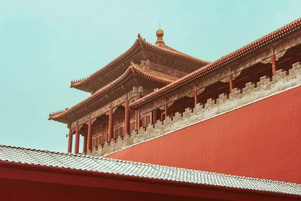 Yasak Şehir, Pekin 'deki Tian' anmen Meydanı 'nda bulunan UNESCO Dünya Mirası Alanıdır.