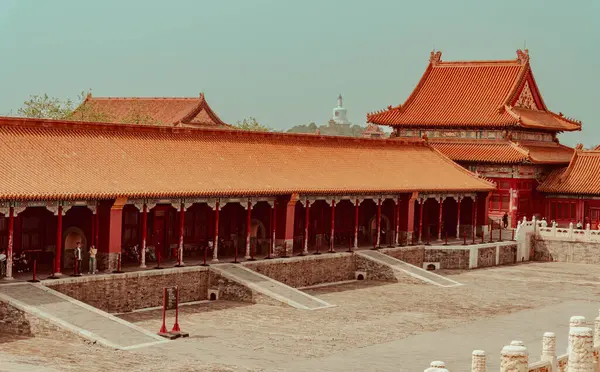 Yasak Şehir, Pekin 'deki Tian' anmen Meydanı 'nda bulunan UNESCO Dünya Mirası Alanıdır.