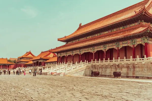 Yasak Şehir, Pekin 'deki Tian' anmen Meydanı 'nda bulunan UNESCO Dünya Mirası Alanıdır.