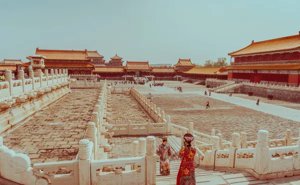 Yasak Şehir, Pekin 'deki Tian' anmen Meydanı 'nda bulunan UNESCO Dünya Mirası Alanıdır.