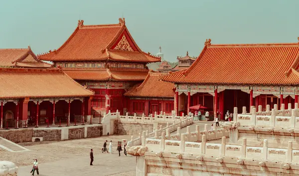 Yasak Şehir, Pekin 'deki Tian' anmen Meydanı 'nda bulunan UNESCO Dünya Mirası Alanıdır.