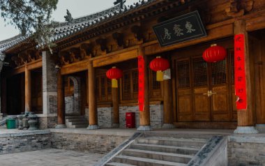 Çin 'in Dengfeng kentindeki Shaolin Manastırı' nda Çin mimarisi.