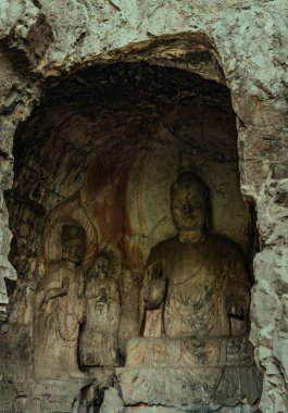 Henan Eyaleti 'ndeki Longmen mağaraları, Çin Budist taş oymaları.