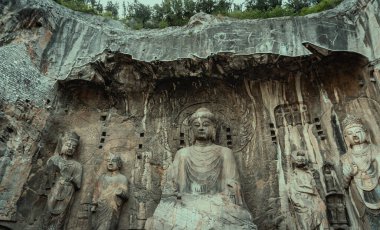 Henan Eyaleti 'ndeki Longmen mağaraları, Çin Budist taş oymaları.