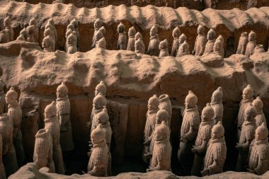 Terracotta Ordusu, Xi an yakınlarındaki ilk Çin İmparatoru Qin Shuhuangdi 'nin arkeolojik mezarı.,