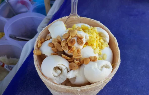 Тайский Десерт Мороженое Кокосовым Молоком Кокосовой Упаковке — стоковое фото