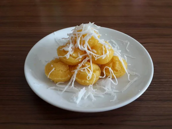 Тайский Десерт Тодди Пальмовый Торт Белом Блюде — стоковое фото