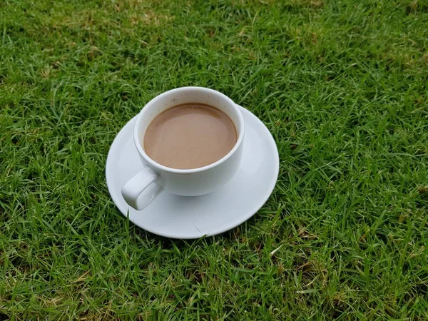 Coffee Cup Green Grass Background — Stock Photo, Image