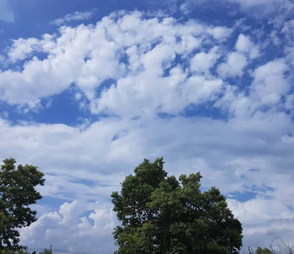Weiße Wolke Auf Blauem Himmel Hintergrund — Stockfoto