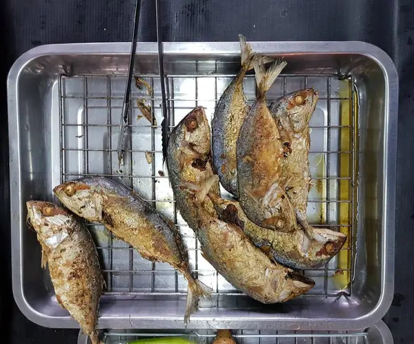 Tayland Yemeği Kızarmış Mackerelin Taze Pazar — Stok fotoğraf