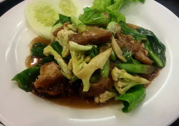 Nourriture Thaïlandaise Mélange Légumes Frits Avec Porc Croustillant — Photo