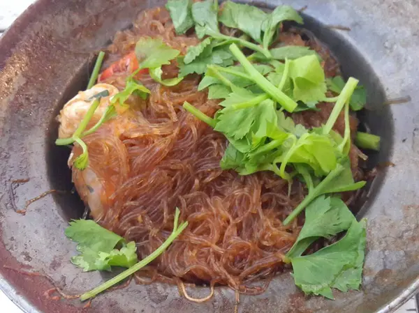 Thais Eten Gebakken Garnalenvlees Met Glasnoedels Thailand Noemt Kung Woon — Stockfoto
