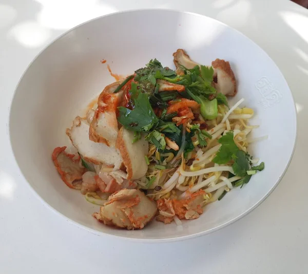 Ταϊλανδέζικο Φαγητό Αυγό Dry Noodle Χοιρινό Μπάρμπεκιου — Φωτογραφία Αρχείου