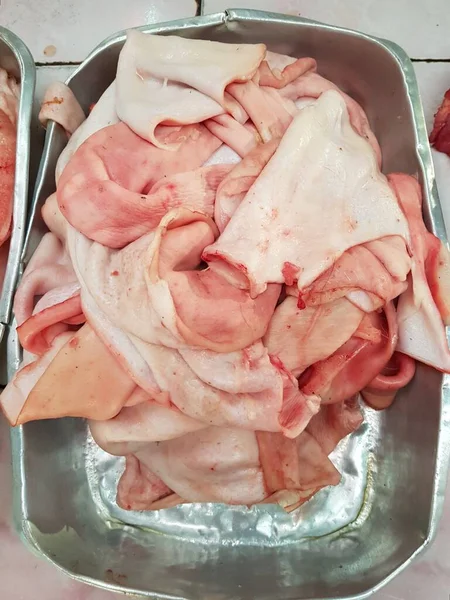 Schweinefelle Aluminiumschale Auf Dem Frischmarkt Thailand — Stockfoto