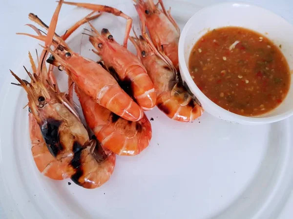 泰国菜 烤虾和泰国菜调味酱油 — 图库照片