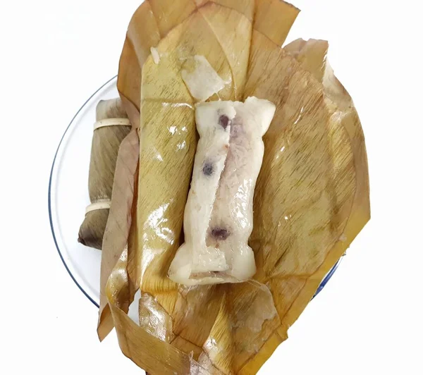 Nahaufnahme Von Klebrigem Reis Bananen Bananenblättern Bananenblättern Bananenblättern Auf Weißem — Stockfoto