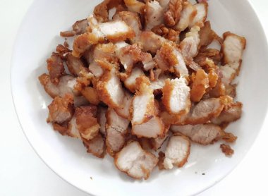 Tayland yemeği: Tayland usulü kızarmış domuz eti.