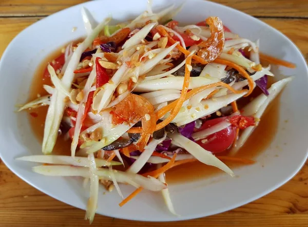 Tayland Yemeği Baharatlı Papaya Salatası Tayland Som Tum Çağır — Stok fotoğraf