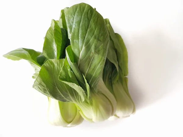 白い背景に緑のベビーパックチョイ野菜 — ストック写真