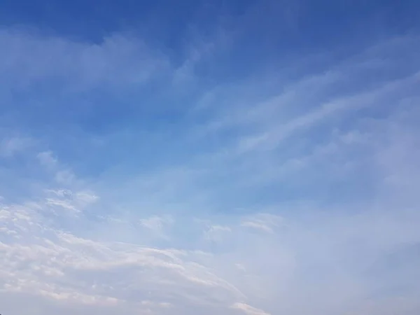 Weiße Wolken Auf Blauem Himmel Hintergrund — Stockfoto