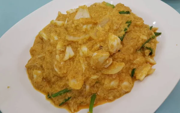 泰国菜 用黄色咖哩煎螃蟹 图库照片