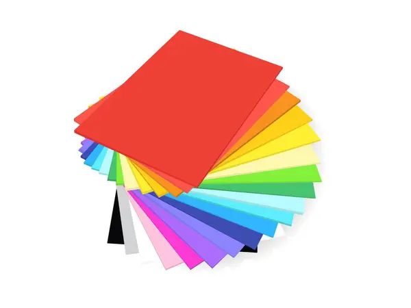 Renkli kağıt yapraklarının üzerinde beyaz izole