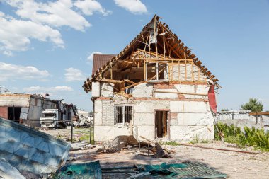MAKARIV, UKRAINE - 11 Haziran 2022: Rus ordusunun işgalinden sonra Ukrayna 'da yıkım