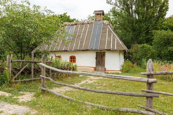 ウクライナスタイルの古代の家 ウクライナの村 ピロゴヴォ クローズアップ — ストック写真