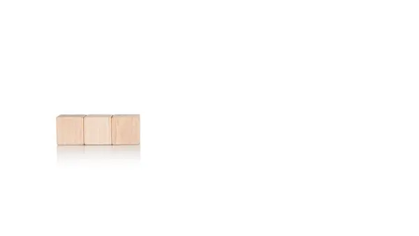 Holzwürfel Drei Teilig Auf Isoliertem Weißen Hintergrund Nahaufnahme — Stockfoto