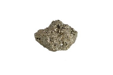Pyrite garnet mineral taş makrosu beyaz arkaplanda. Yakın plan