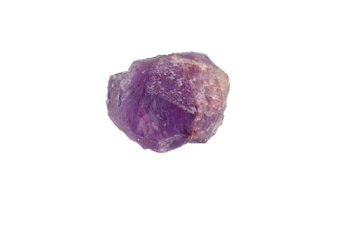 Beyaz zemin üzerindeki Ametist mineral taşı makrosu