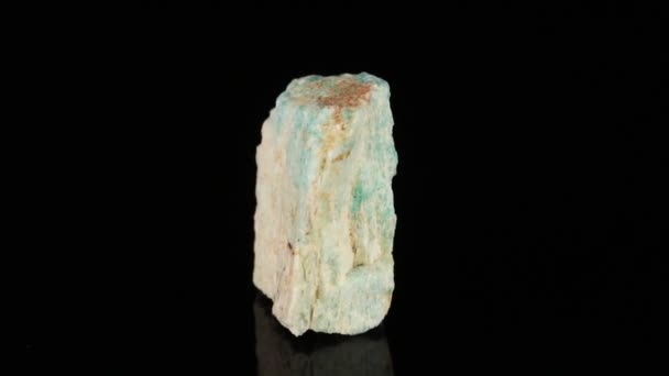 Polerowany Kamień Mineralny Amazonit Obraca Się Okręgu Czarnym Tle Zbliżenie — Wideo stockowe