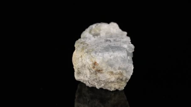 Pedra Mineral Polida Celestine Gira Círculo Fundo Preto Perto — Vídeo de Stock