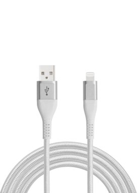 Beyaz kablo beyaz arka planda C, USB, Micro USB, Lightning konnektörleri ile şarj ve senkronizasyon için