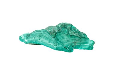 Beyaz arka planda kayadaki Malachite mineral taşı.