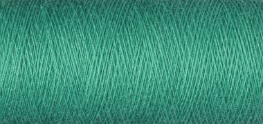 Yeşil dikiş ipliğinin makro dokusu, yakın plan.