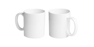 İzole edilmiş beyaz arka planda çay ya da kahve içmek için beyaz fincanlar.