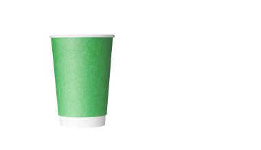 Kahve ya da çay için izole edilmiş beyaz arka planda, yeşil renkli mukavva camlar.