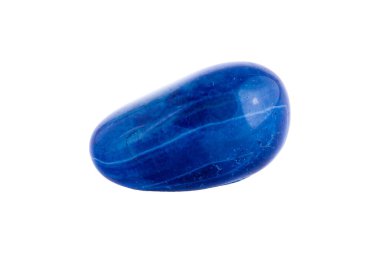Beyaz arkaplanda mavi agat mineral taşı