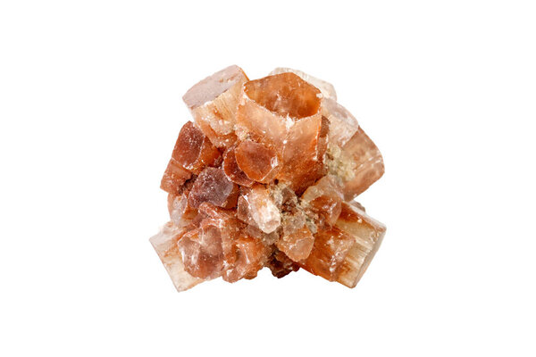 Арагонский минеральный камень на белом фоне вблизи