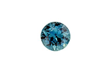 Safir mavisi oval kesim taş mineral makro fotoğraf beyaz izole arkaplan kapalı