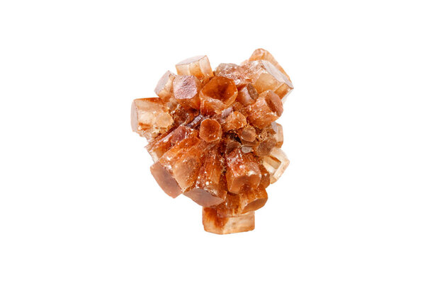 Арагонский минеральный камень на белом фоне вблизи