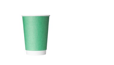 Kahve ya da çay için izole edilmiş beyaz arka planda, yeşil renkli mukavva camlar.