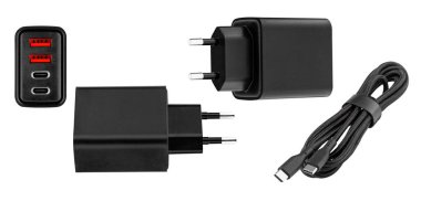 güç adaptörünü ayarla, USB ve Type-C bağlantısını izole edilmiş ve beyaz arkaplanda, yakın plan ile şarj et