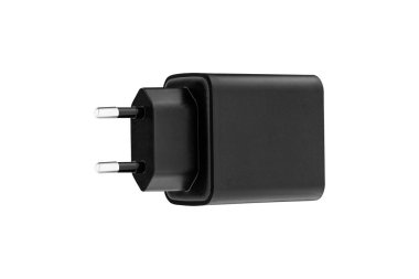 güç adaptörü, USB ve Type-C bağlantısıyla yükleyici izole ve beyaz arkaplan, yakın plan