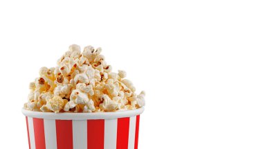 İzole edilmiş beyaz arka planda klasik kırmızı çizgili patlamış mısır karton bardak.