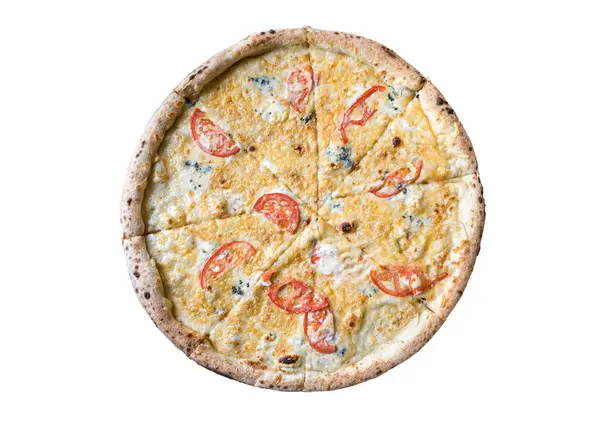 Eritilmiş mozzarella, parmesan, gorgonzola ve çıtır çıtır çedar peynirli dört peynirli pizzayı yakın. Yemek blogları, menüler ve mutfak projeleri için mükemmel..